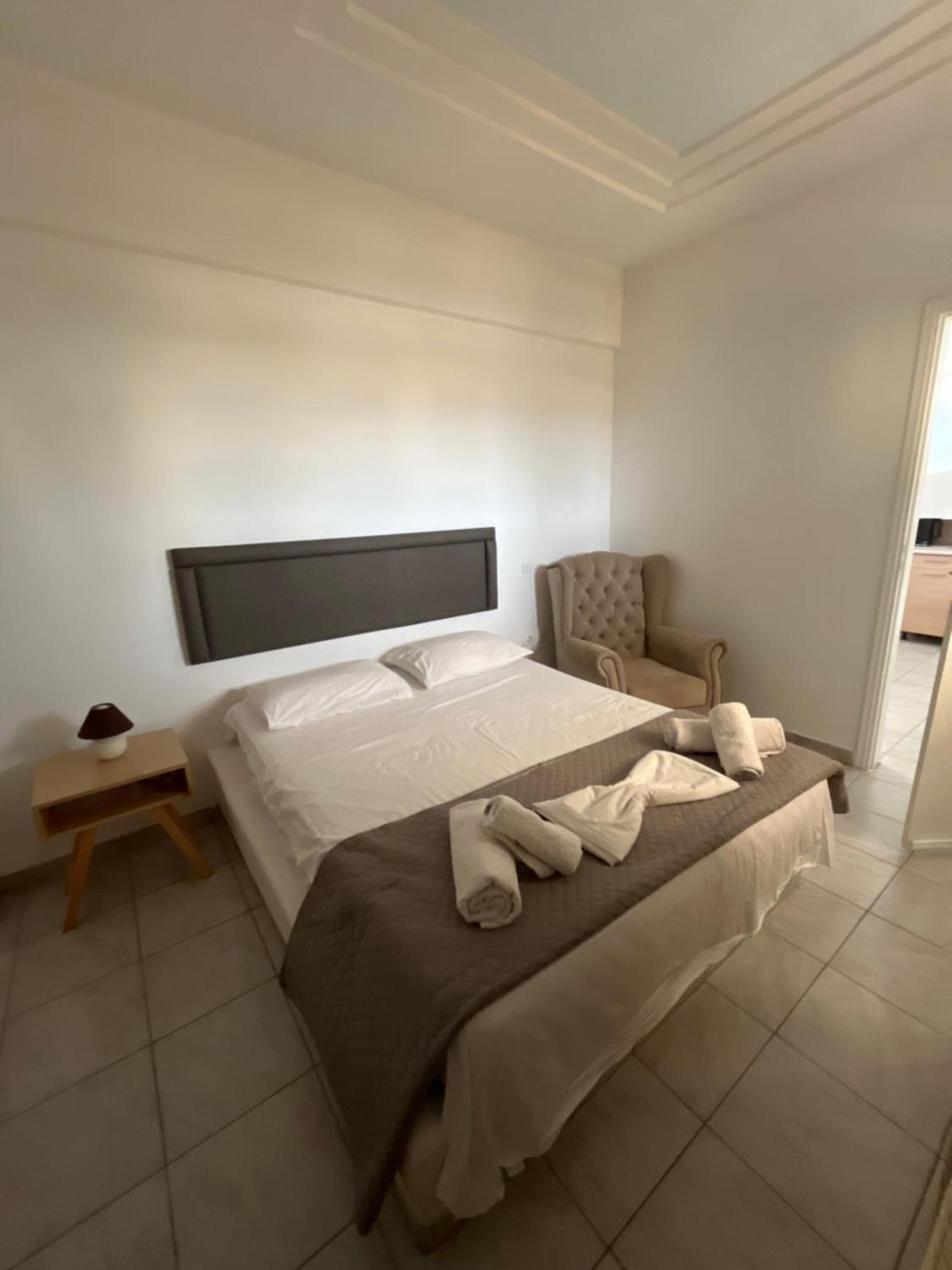 Leon Lux Apartments Perivolos  Extérieur photo