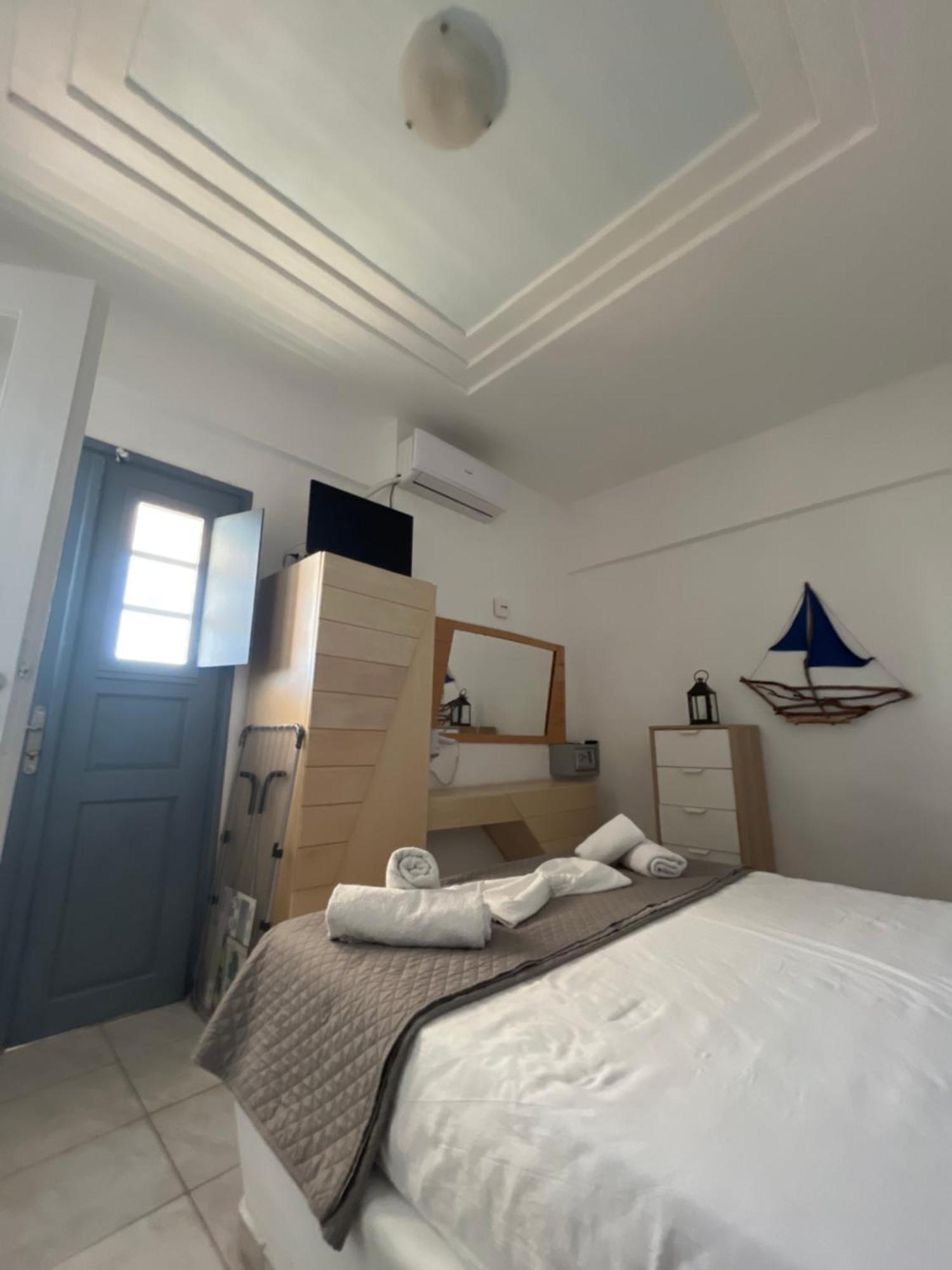Leon Lux Apartments Perivolos  Extérieur photo